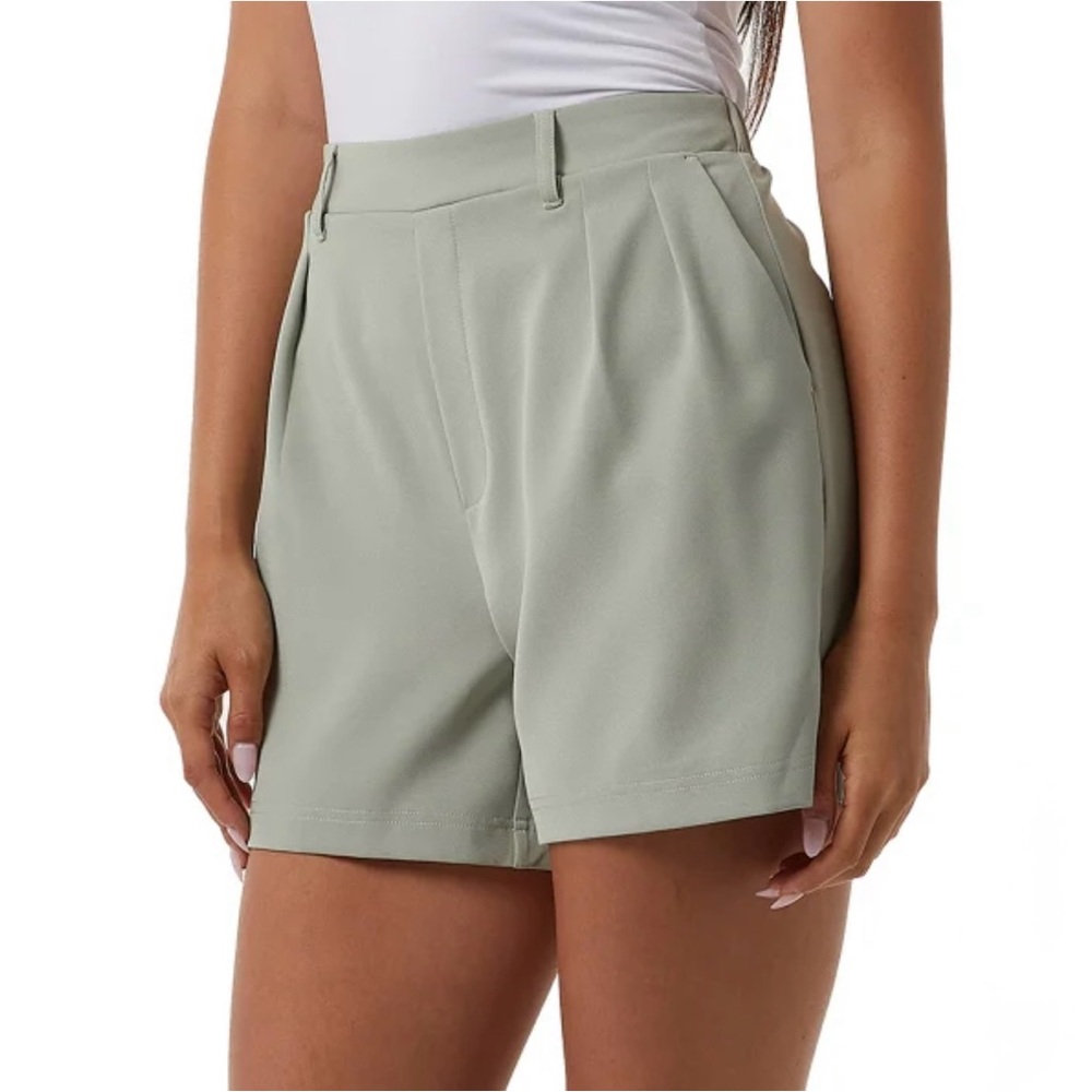 32 Degrees Women's Sage Green Pleated Shorts Size XXL NWT - Picture 2 of 9